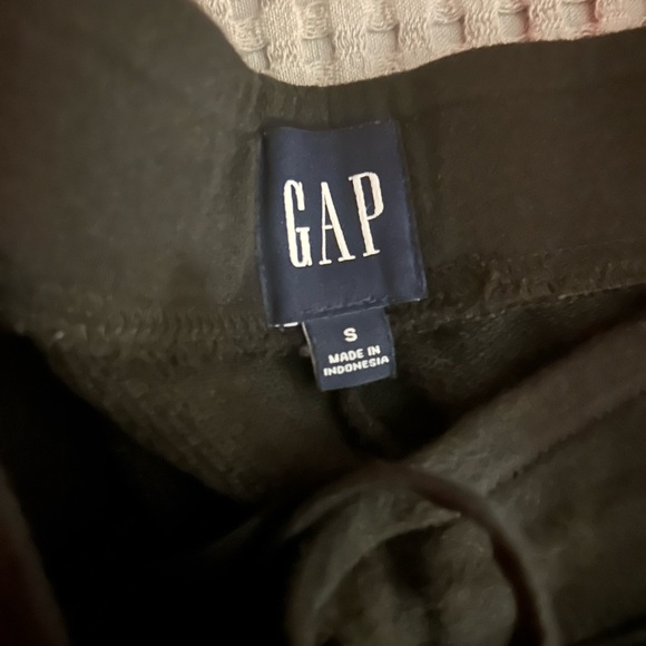 GAP Black Athletic Logo Knit Shorts - Picture 2 of 2